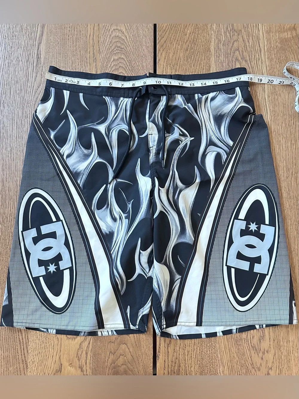 DC Shoes Gray/Black Flames Print Sylem 21 Board shorts Size 34